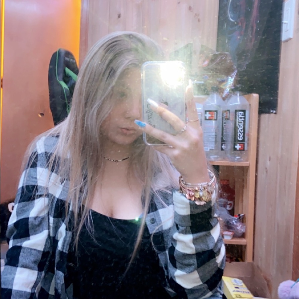 Meet your Posher, Holly